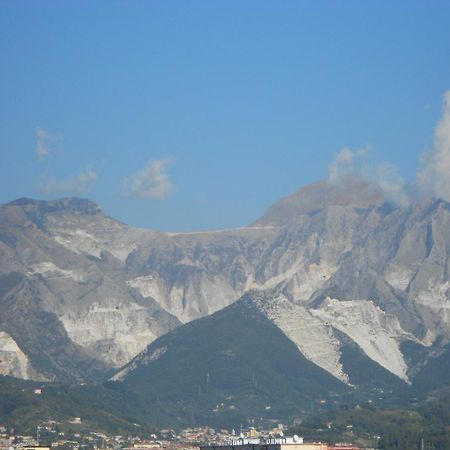 Hotel Tenda Rossa Marina Di Carrara Exterior foto