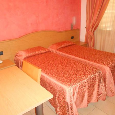 Hotel Tenda Rossa Marina Di Carrara Exterior foto