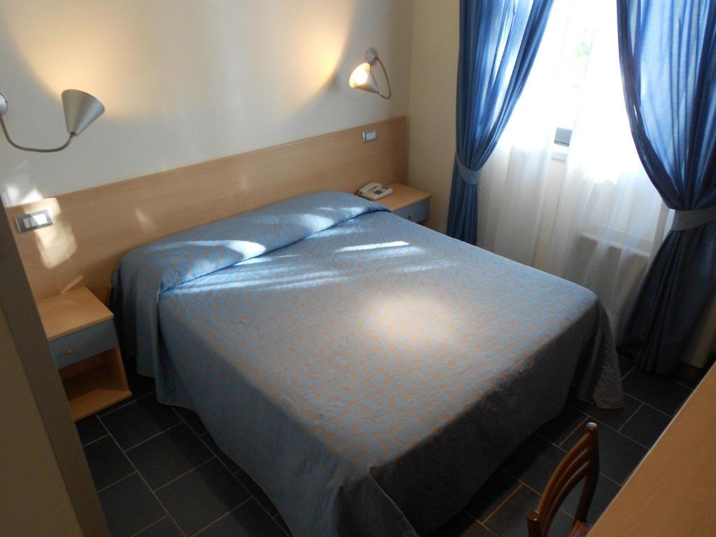 Hotel Tenda Rossa Marina Di Carrara Zimmer foto