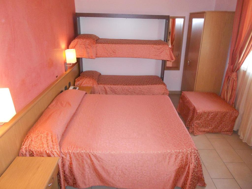 Hotel Tenda Rossa Marina Di Carrara Zimmer foto