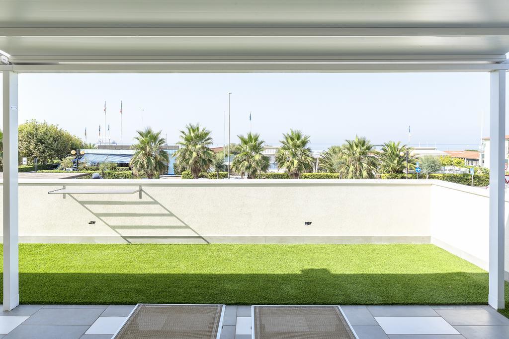 Hotel Tenda Rossa Marina Di Carrara Exterior foto