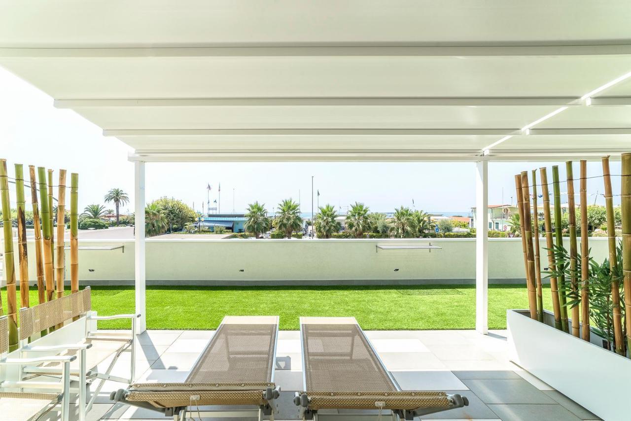 Hotel Tenda Rossa Marina Di Carrara Exterior foto